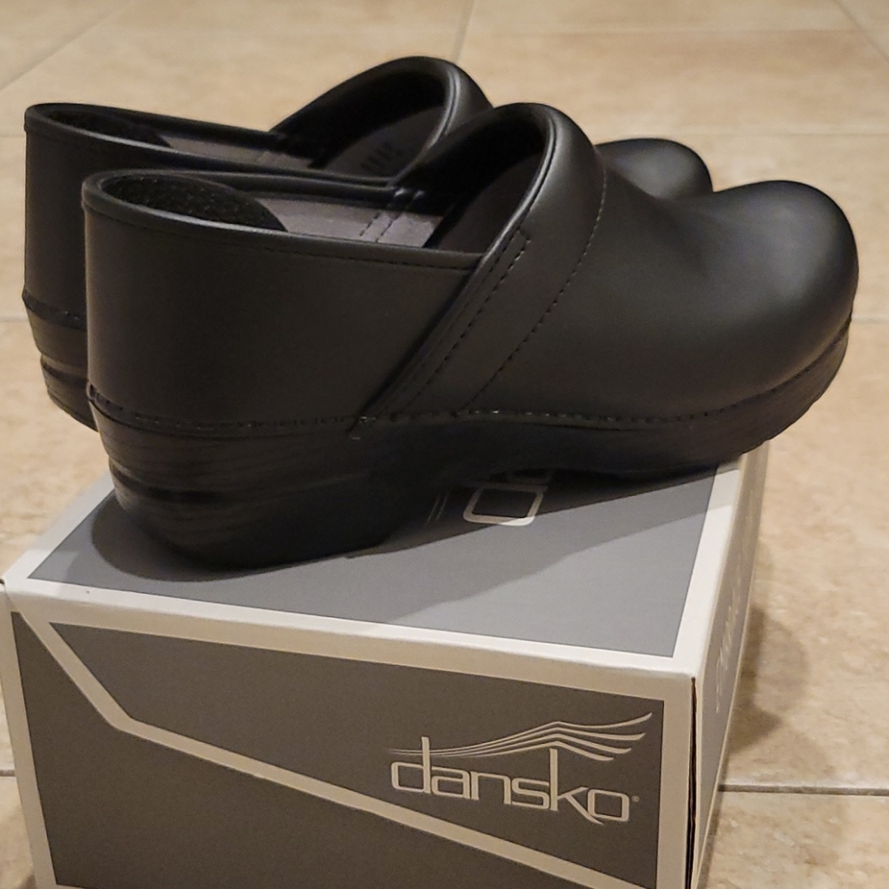 Like new black Dansko clogs